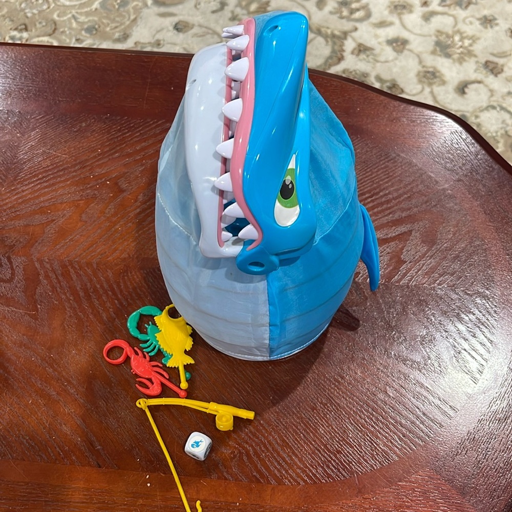 Shark bite game - Picture 1 of 4